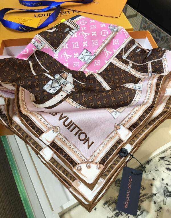 570829 Louis Vuitton Square 90 Silk Scarves