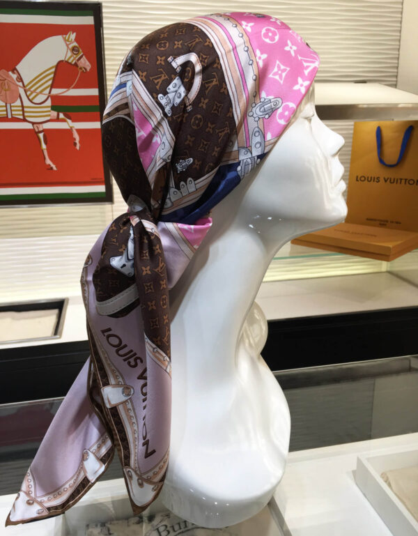 570829 Louis Vuitton Square 90 Silk Scarves
