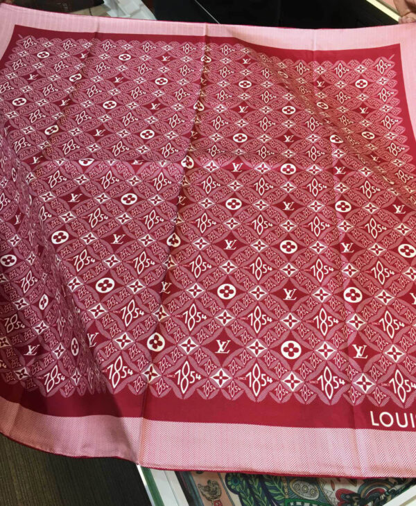 570825 Louis Vuitton Square 90 Silk Scarves