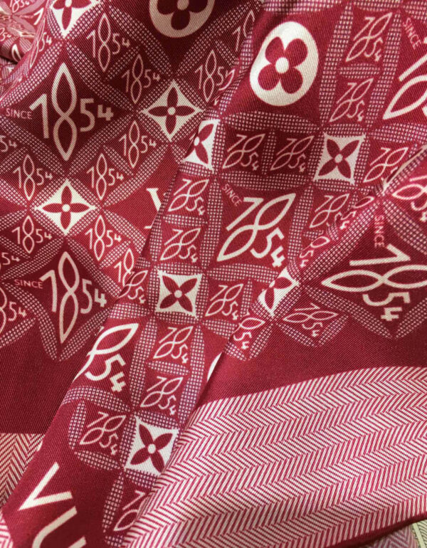 570825 Louis Vuitton Square 90 Silk Scarves