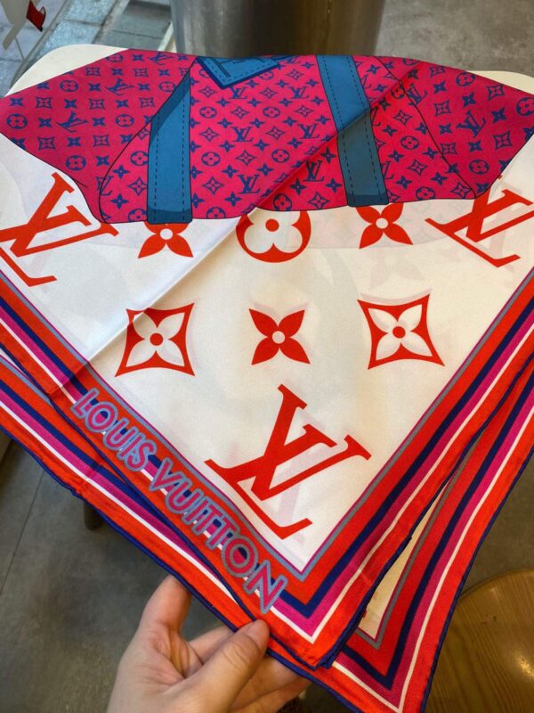 570759 Louis Vuitton Square 90 Silk Scarves