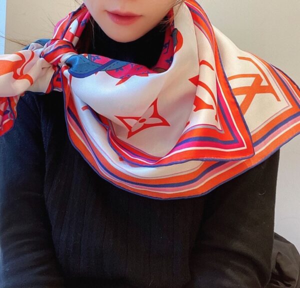 570759 Louis Vuitton Square 90 Silk Scarves