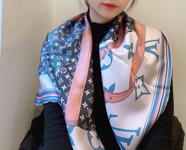 570758 Louis Vuitton Square 90 Silk Scarves