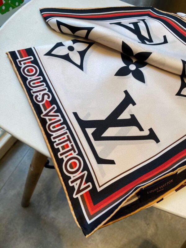 570757 Louis Vuitton Square 90 Silk Scarves
