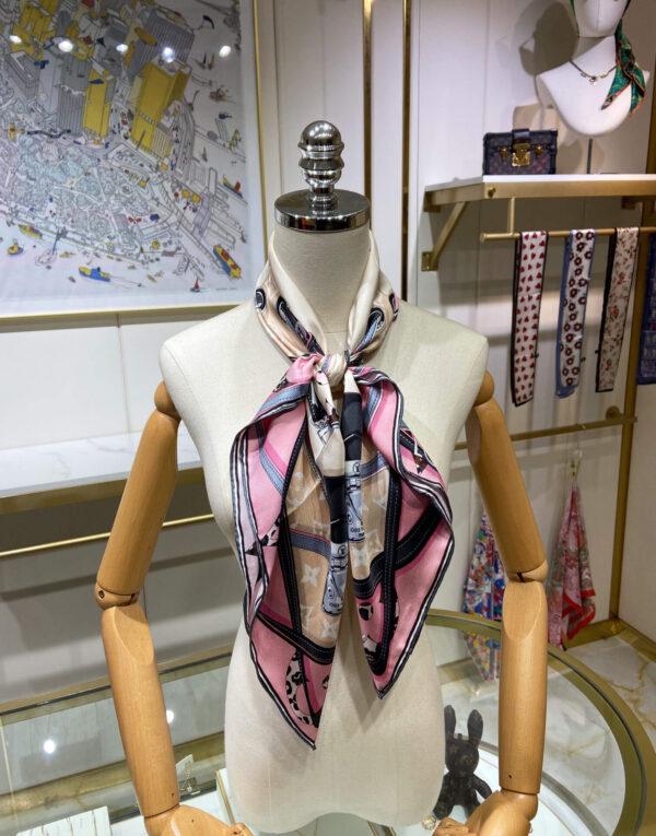 570735 Louis Vuitton Square 90 Silk Scarves