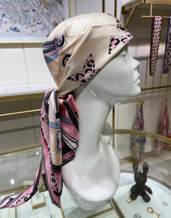 570735 Louis Vuitton Square 90 Silk Scarves
