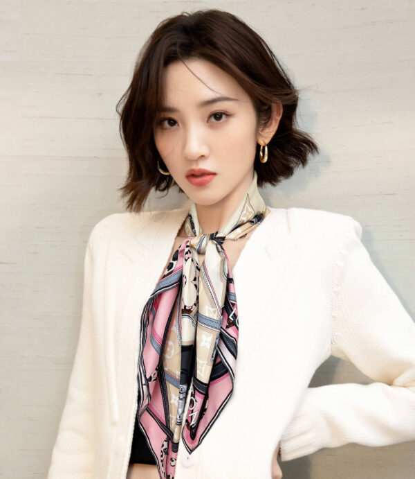 570735 Louis Vuitton Square 90 Silk Scarves
