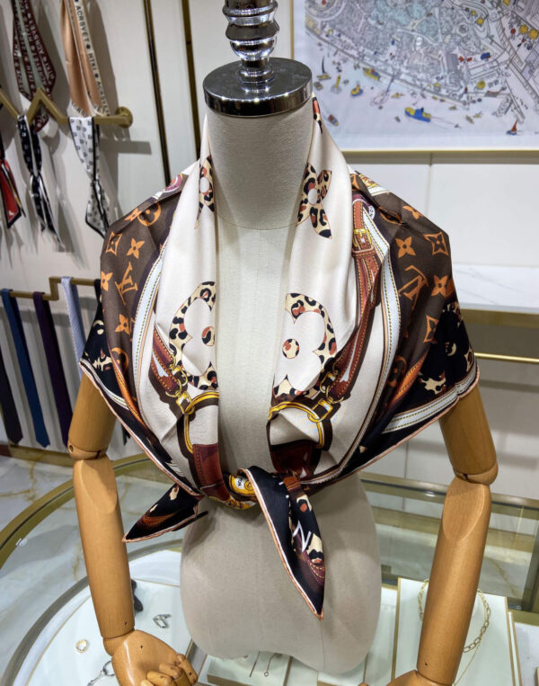 570736 Louis Vuitton Square 90 Silk Scarves