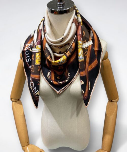 570736 Louis Vuitton Square 90 Silk Scarves
