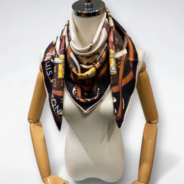 570736 Louis Vuitton Square 90 Silk Scarves