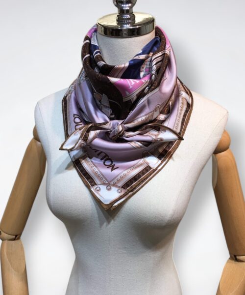 570829 Louis Vuitton Square 90 Silk Scarves
