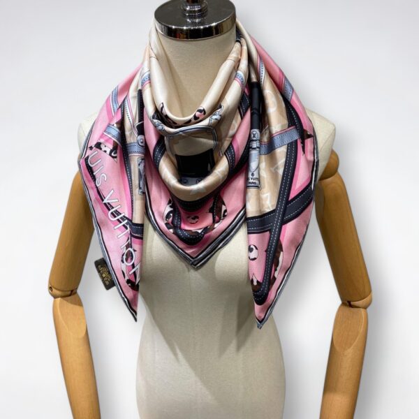 570735 Louis Vuitton Square 90 Silk Scarves