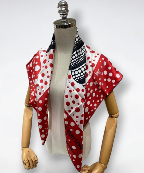 570795 Louis Vuitton Square 90 Silk Scarves