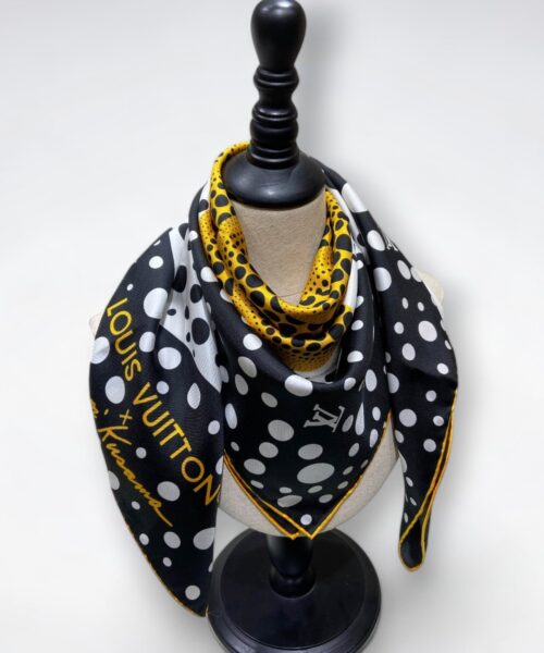 570794 Louis Vuitton Square 90 Silk Scarves