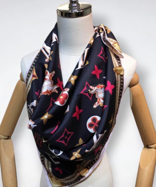 570821 Louis Vuitton Square 90 Silk Scarves