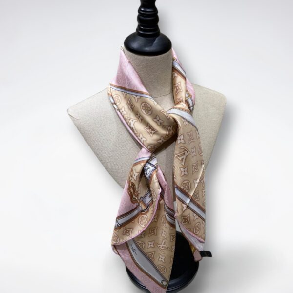 570784 Louis Vuitton Square 90 Silk Scarves