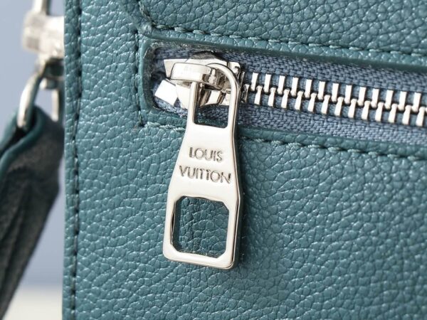1:1 Replica Louis Vuitton LV Takeoff Messenger LV Aerogram Luxury Bag For Women M23709 - 28 cm