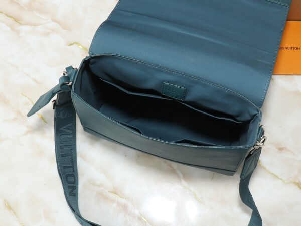 1:1 Replica Louis Vuitton LV Takeoff Messenger LV Aerogram Luxury Bag For Women M23709 - 28 cm