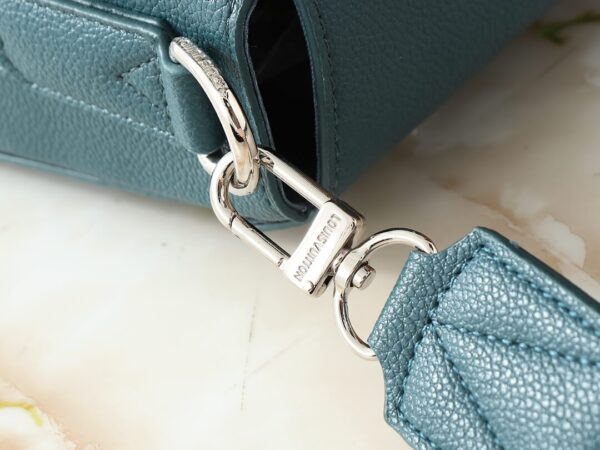 1:1 Replica Louis Vuitton LV Takeoff Messenger LV Aerogram Luxury Bag For Women M23709 - 28 cm