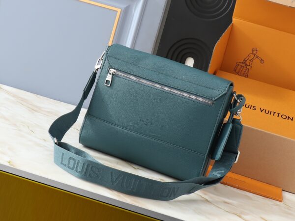 1:1 Replica Louis Vuitton LV Takeoff Messenger LV Aerogram Luxury Bag For Women M23709 - 28 cm