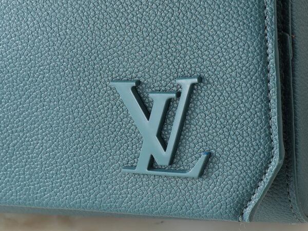 1:1 Replica Louis Vuitton LV Takeoff Messenger LV Aerogram Luxury Bag For Women M23709 - 28 cm