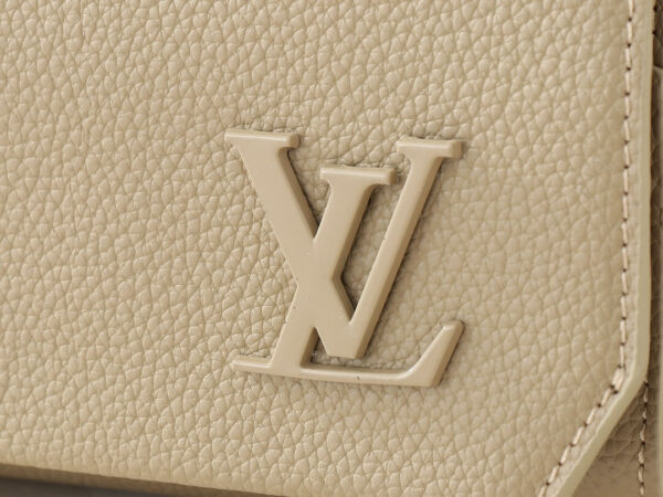 1:1 Replica Louis Vuitton LV Takeoff Messenger LV Aerogram Luxury Bag For Women M22505 - 28 cm