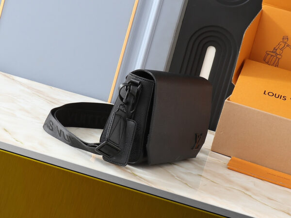 1:1 Replica Louis Vuitton LV Messenger LV Aerogram Luxury Bag For Women M57080 - 22 cm