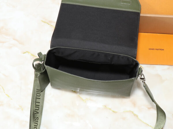 1:1 Replica Louis Vuitton LV Messenger LV Aerogram Luxury Bag For Women M25125 - 22 cm