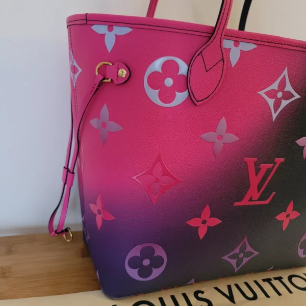 1:1 Replica Louis Vuitton LV Midnight Fuschia Neverfull MM Monogram Luxury Bag For Women - 31cm/ 12.3in