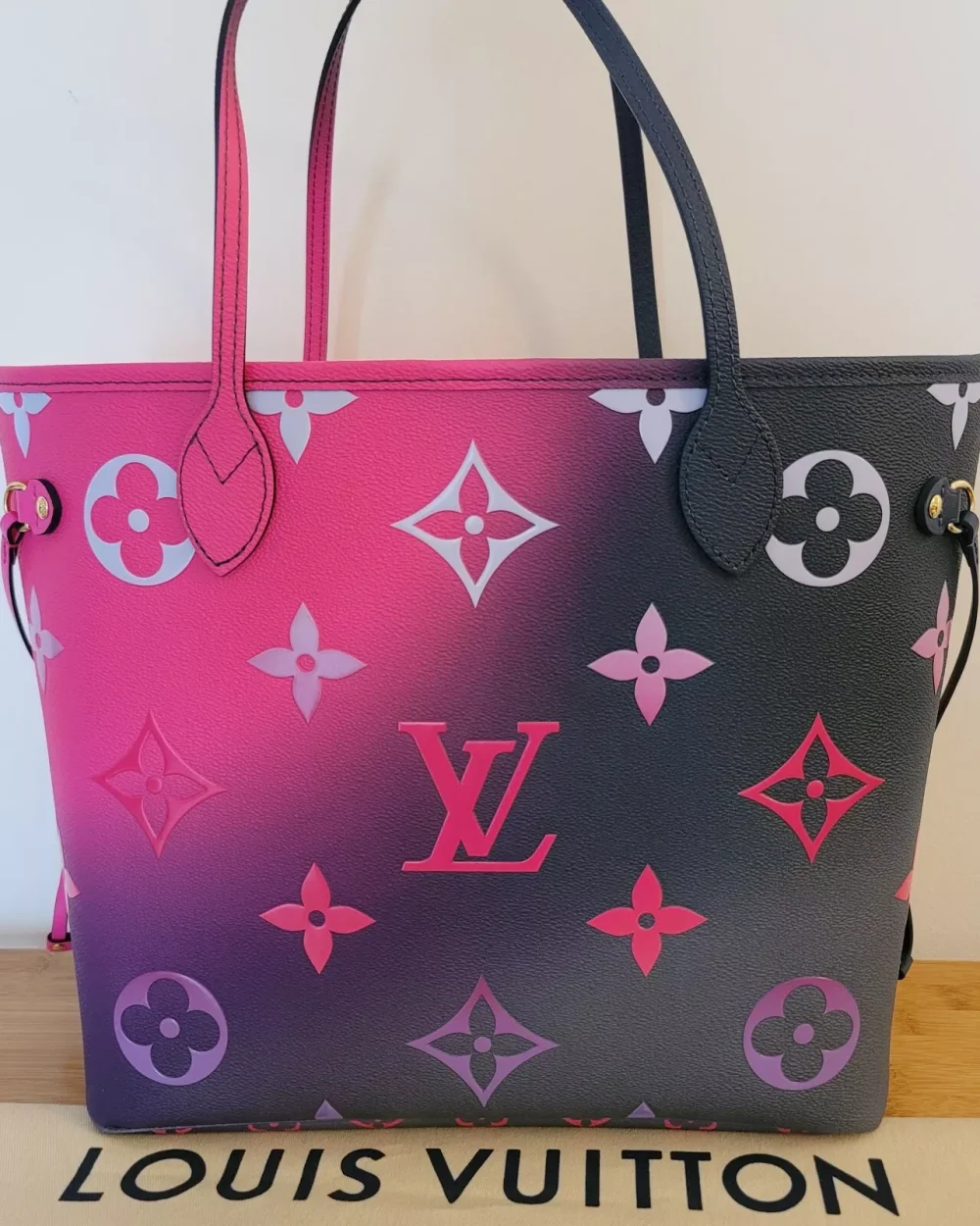 1:1 Replica Louis Vuitton LV Midnight Fuschia Neverfull MM Monogram Luxury Bag For Women - 31cm/ 12.3in