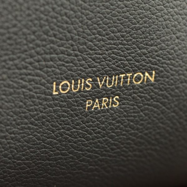 1:1 Replica Louis Vuitton Low Key Hobo MM Black M24856 - 31cm - Image 11