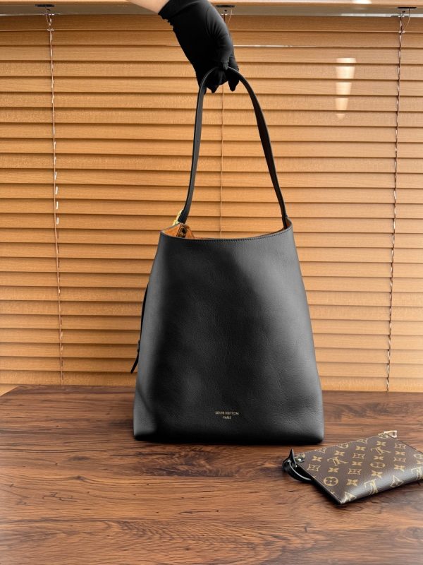 1:1 Replica Louis Vuitton Low Key Hobo MM Black M24856 - 31cm - Image 5