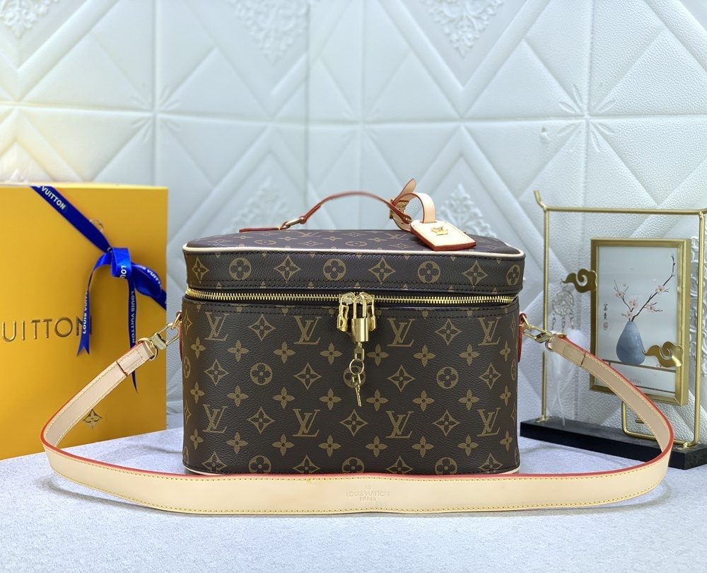 1:1 Replica Louis Vuitton LV Nice Vanity M44935 - 31.5cm
